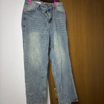 라이트 블루 스트레이트 데님 팬츠