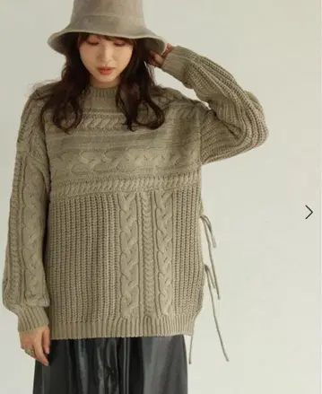 오버 사이즈 케이블 짜임 니트 스웨터