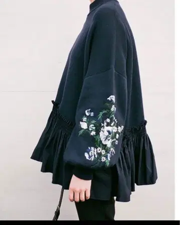 CLANE 꽃무늬 자수 니트 스웨터