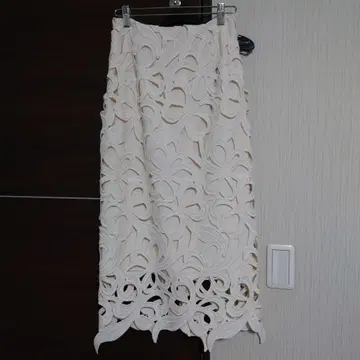 CELFORD 컷 아웃 디자인 타이트 스커트 36