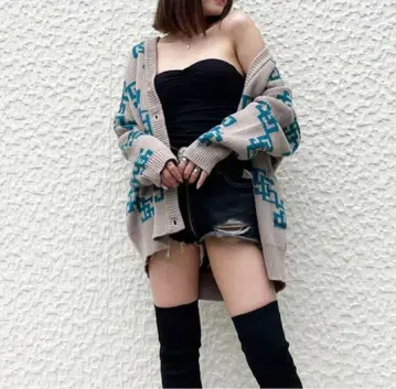 빅 로고 자카드 가디건