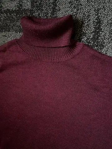 존스메들리 24G 터틀넥 니트 메리노울 와인 레드