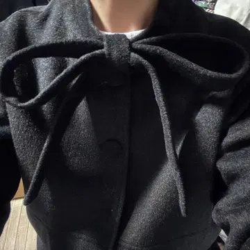 롱 코트 충전솜 리본 포함 블랙에 가까운 다크 그레이