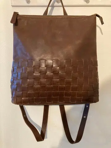 주케로 휠라 다크 브라운 가죽 뜨개질 백팩