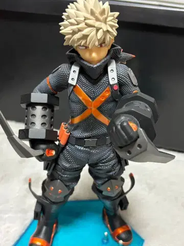 히로아카 월드 히어로즈 미션 바쿠고 카츠키 피규어