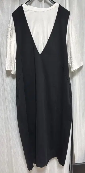 미라 오웬 V넥 레이어드 코쿤 원피스 블랙