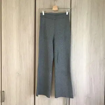 Spick & Span 두꺼운 원단 라메 니트 팬츠 그레이색