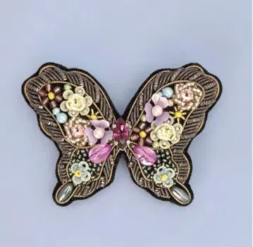 칠리아 플라워 버터플라이 브로치 블랙 타가와 케이지