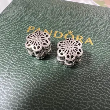 PANDORA 플로럴 데이지 레이스 클립 참 2점