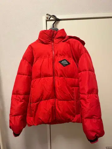 더 로데오 크라운즈 빨간색 다운 자켓