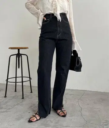 CAPRICIEUX LE'MAGE 밑단 슬릿 슬림 스트레이트 데님 36