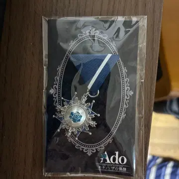 Ado 모나리자 옆얼굴 VIP 특전 브로치