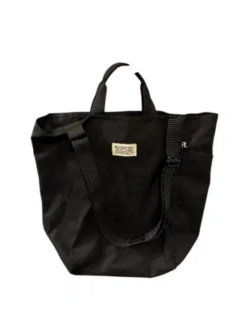 블랙 토트백 숄더 스트랩 포함