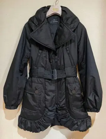 그레이스 콘티넨탈, 패딩 자켓, 프릴이 달린 블랙 다운 자켓 36