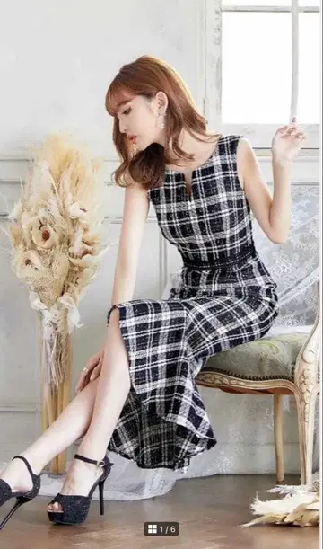 바네사 하트 트위드 드레스