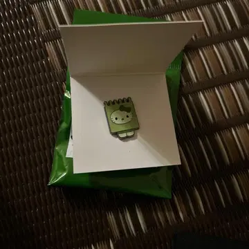 오사카 간사이 박람회 일본관 조 키티 규조류 핀 배지