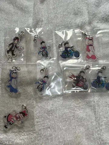 오소마츠 6쌍둥이 헤소쿠리 워 아크릴 키링 묶음 판매 오소마츠 카라마츠