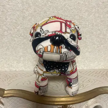 아트 갤러리 퍼그 봉제 인형