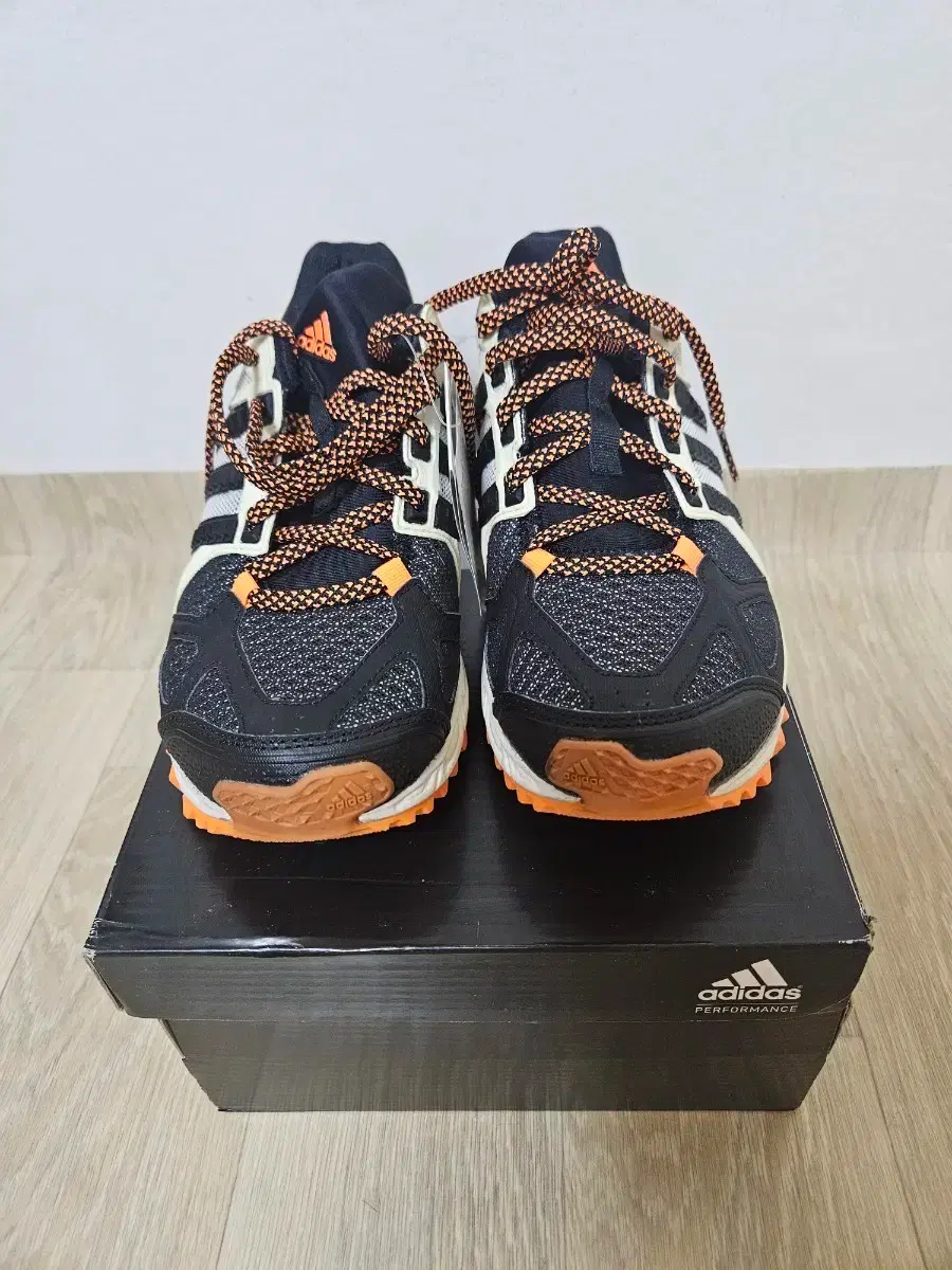 Adidas Canada TR m Running Shoes (240-45)