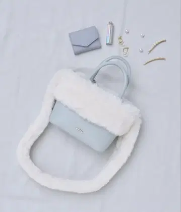 릴리 브라운 에코 퍼 절개 토트 블루