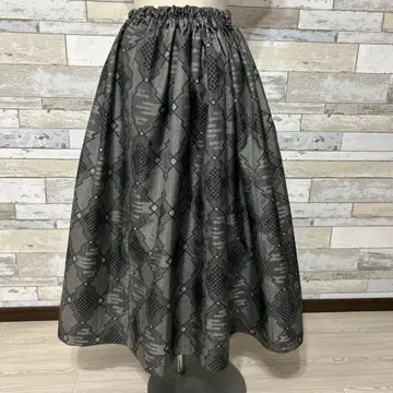 오시마 명주 기하학 패턴 플레어 롱 스커트 그레이 계열