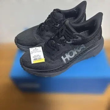 HOKA 러닝화 블랙