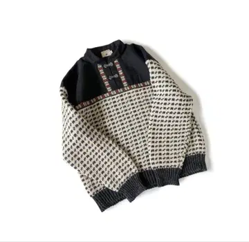 체크 무늬 니트 스웨터 하이넥