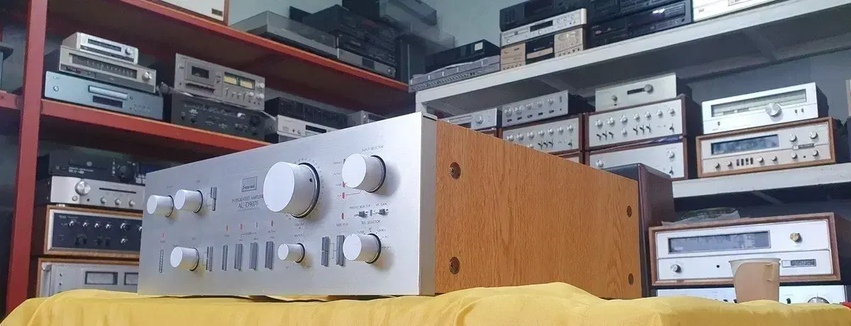 Sansui AU-D907F amplifier