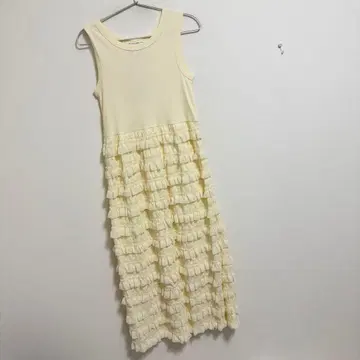 로페피크닉 프릴 티어드 슬리브리스 원피스