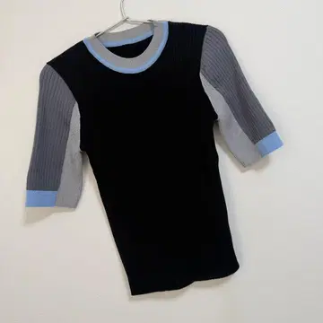 센스 오브 플레이스 바이 어반 리서치 컬러 블로킹 컴팩트 스웨터