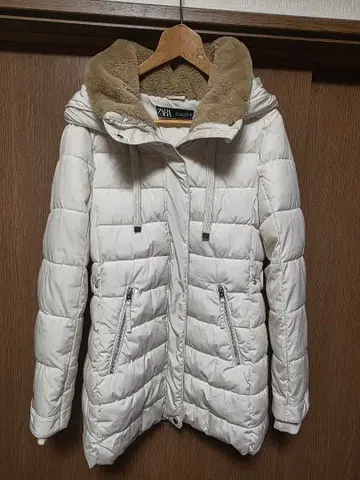ZARA 화이트 다운 자켓