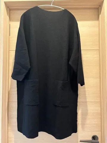 YEAR 블랙 무릎 기장 니트 원피스