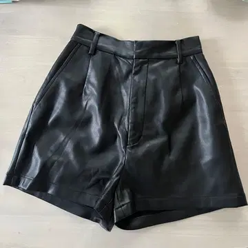 EVRIS 블랙 가죽 하이웨스트 숏팬츠 S