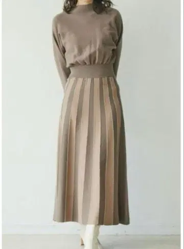 러그나무 문 니트 원피스