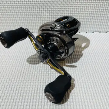 아부가르시아 레보 엘리트 IB5 (오른쪽) 비정품