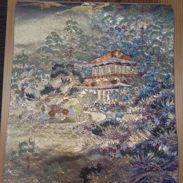 골드 컬러 풍경 자수