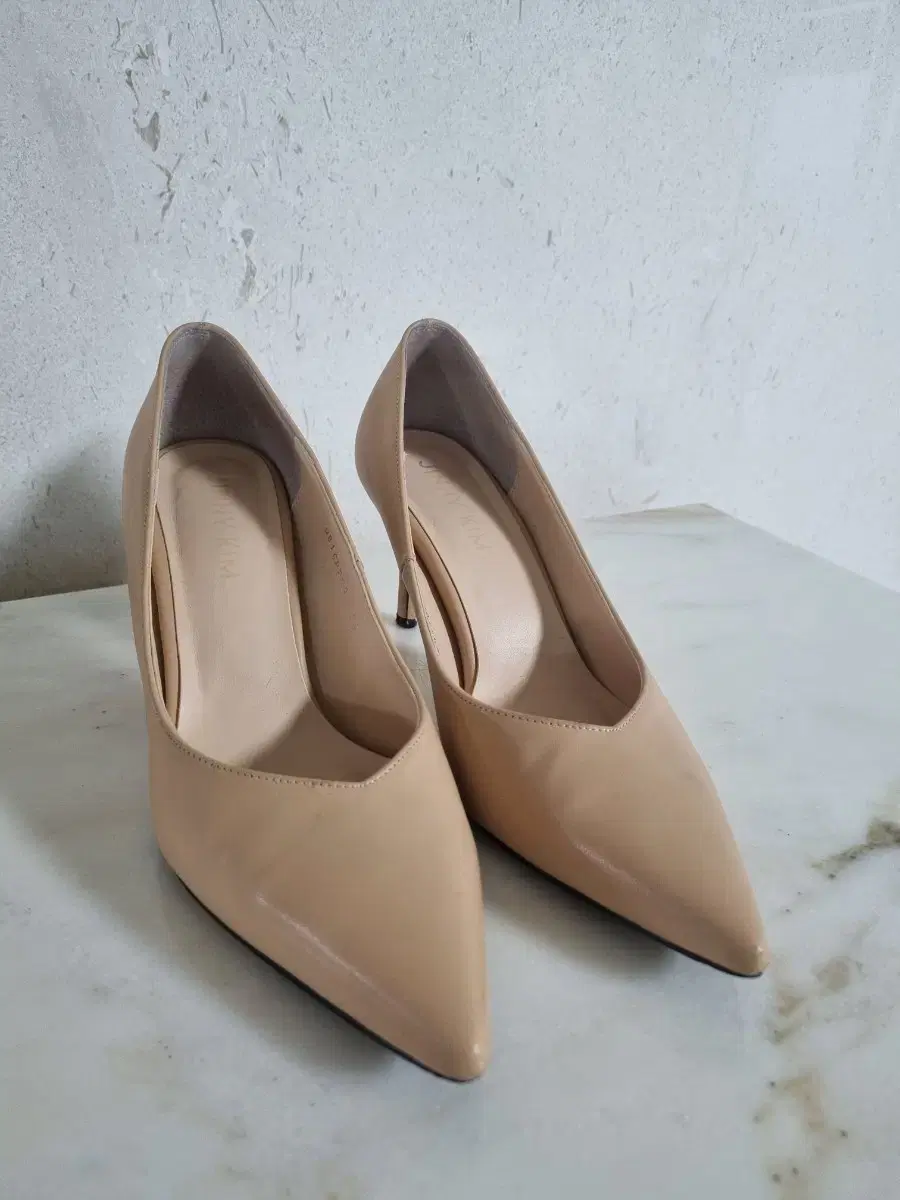 Jini Kim Skin Beige Pumps Heels. Shoes 245.250