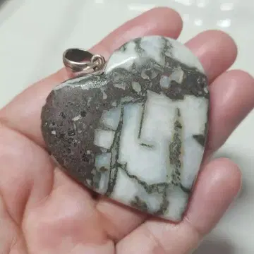 화이트 라리마 모자이크 하트 펜던트