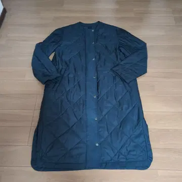 23구 네이비 퀼팅 롱 코트 노카라 코트