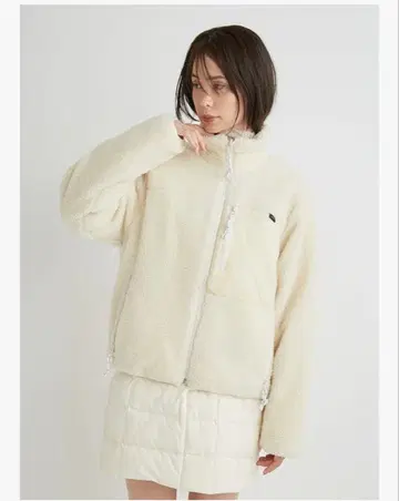 emmi x TAION 리버서블 보아 다운 자켓