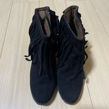 프린지 장식 블랙 스웨이드풍 부츠