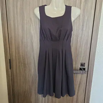 다크 퍼플 슬리브리스 원피스