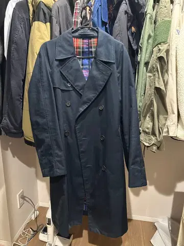 네이비 더블 브레스트 트렌치코트