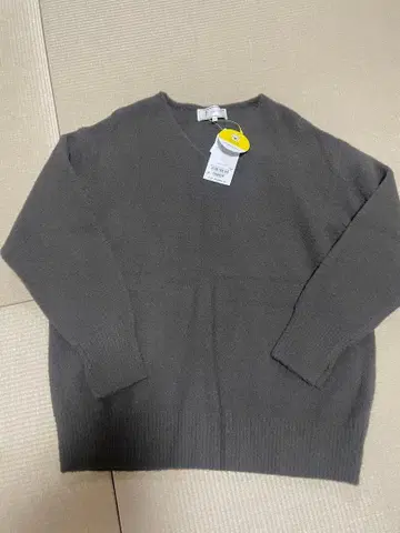 로페피크닉 V넥 스웨터 그레이