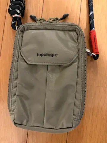 topologie 카키 숄더백