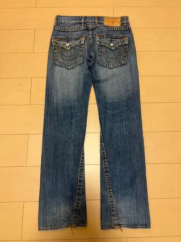 트루 릴리젼 빌리 슈퍼 티 태 스티치