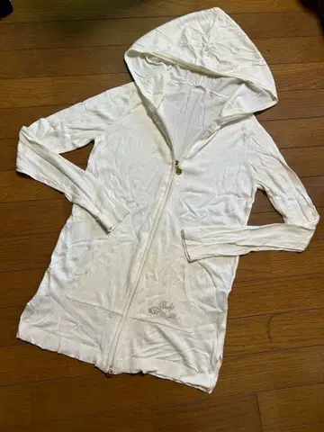 화이트 니트 롱 후드티 자수 심플 귀여운 골드 참