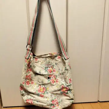 Cath Kidston 플라워 프린트 메신저 백