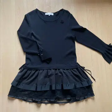 블랙 프릴 긴팔 튜닉 40