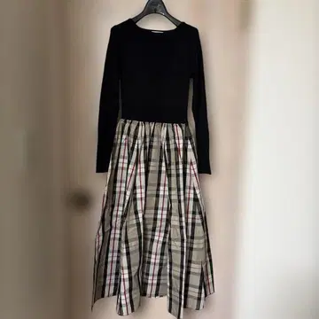 [ 미사용 새상품 ] 블랙 리브 체크 무늬 드레스